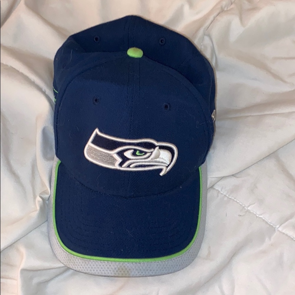 SEATLESS SEAHAWKS RUSSELL WILSON HAT